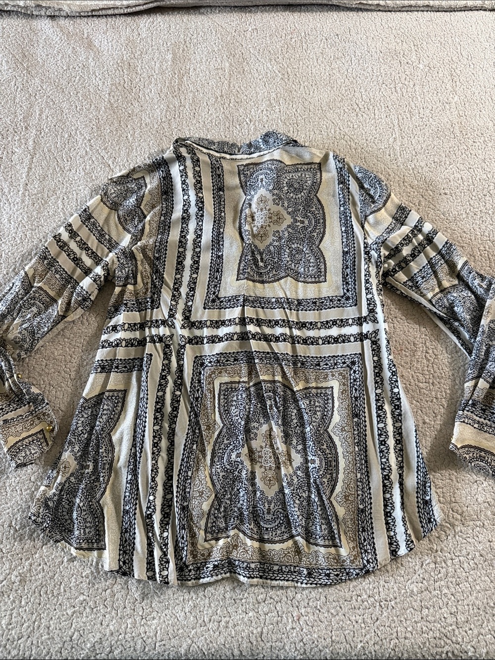 Ellen Tracy Black and Ivory Printed Button-Front Shirt Medium - Picture 7 of 7